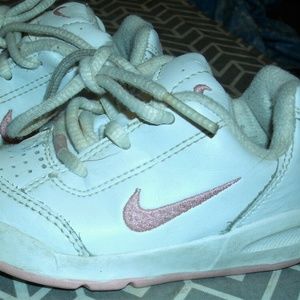 #413 Nike Tennis Shoes-White & Pink